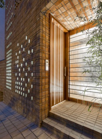 Ozgol_Apartment_in_Tehran_by_Hooba_Design_Group_Modern_Apartment_Design__5_-16299-800-506-100.jpg452025_04_16.jpg
